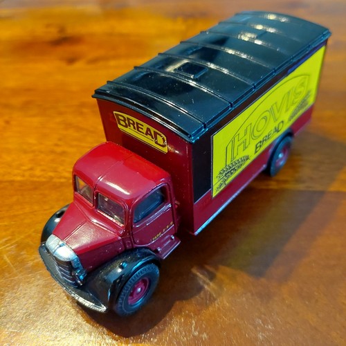 Corgi bedford metal - metal, red