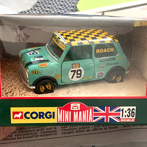 Corgi mini mania - corgi,