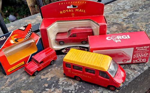 Corgi trio made vintage - corgi,